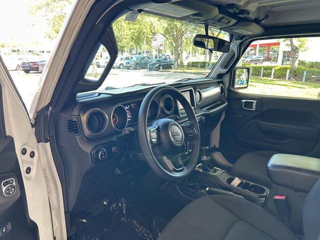 Photo of 2023 Bright White Clearcoat Jeep Gladiator