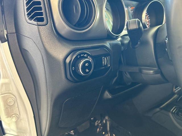 Photo of 2023 Bright White Clearcoat Jeep Gladiator