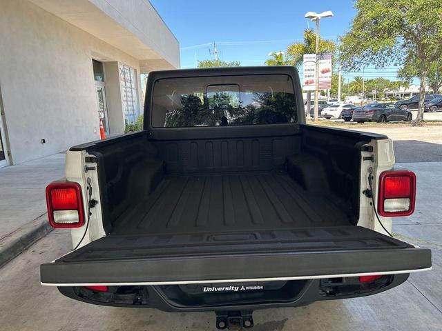 Photo of 2023 Bright White Clearcoat Jeep Gladiator