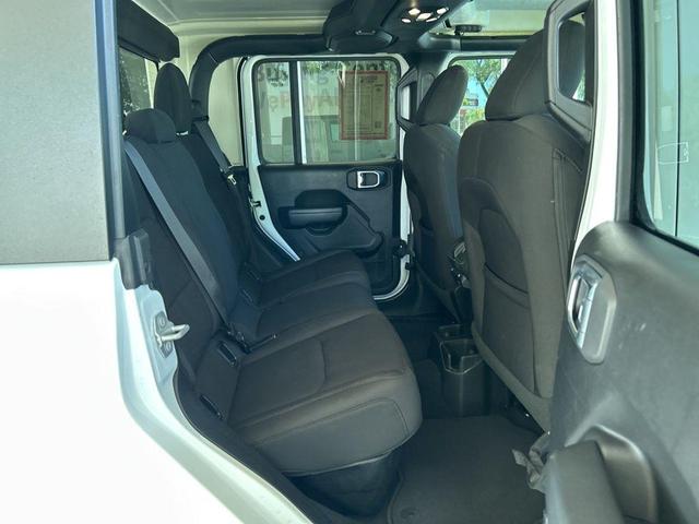 Photo of 2023 Bright White Clearcoat Jeep Gladiator