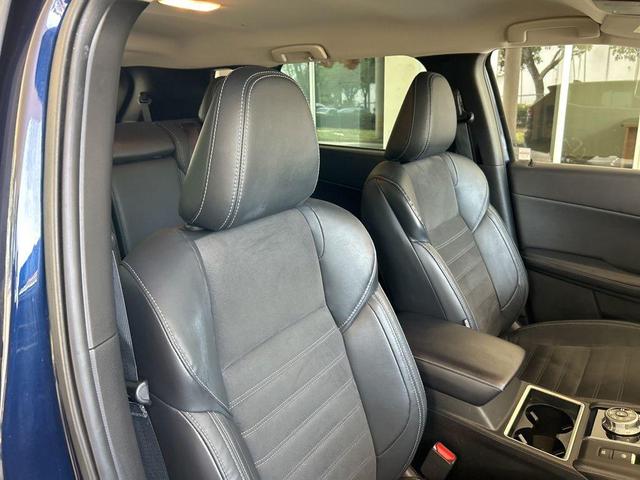 Photo of 2023 Blue Mitsubishi Outlander PHEV