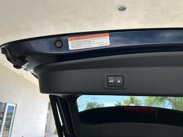 Photo of 2023 Blue Mitsubishi Outlander PHEV