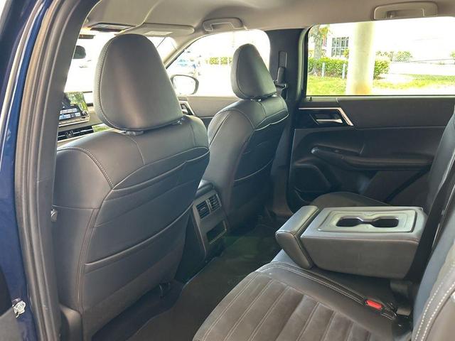 Photo of 2023 Blue Mitsubishi Outlander PHEV