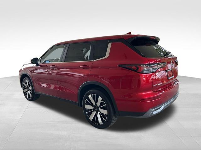 Photo of 2025 Diamond Red Mitsubishi Outlander