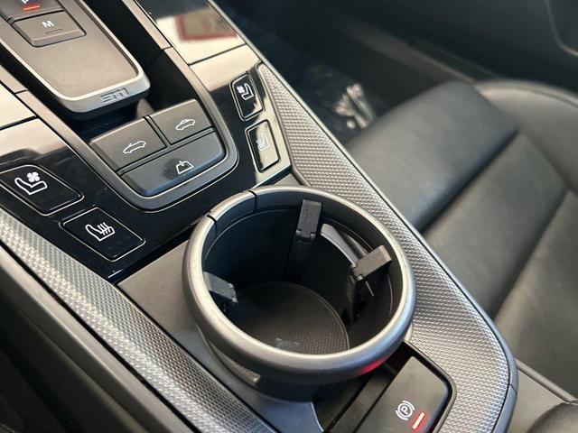Photo of 2023 Black Porsche 911