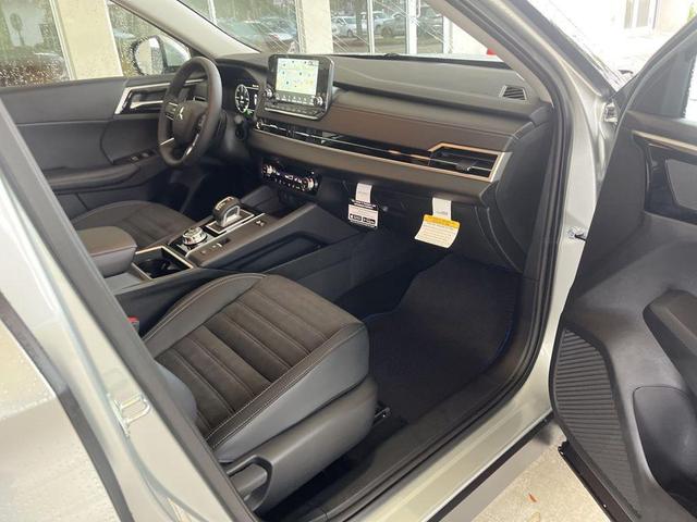 Photo of 2025 Alloy Silver Metallic Mitsubishi Outlander PHEV