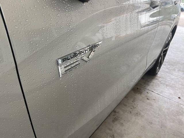 Photo of 2025 Alloy Silver Metallic Mitsubishi Outlander PHEV