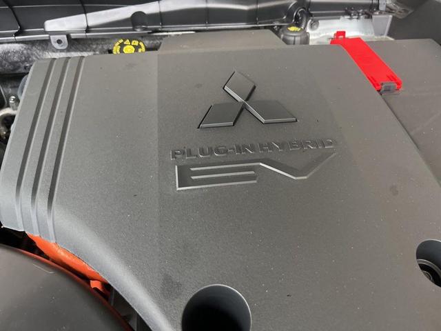 Photo of 2025 Alloy Silver Metallic Mitsubishi Outlander PHEV