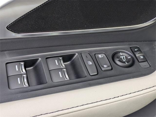 Photo of 2025 Majestic Black Pearl Acura RDX