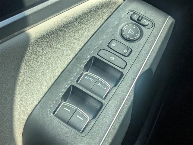 Photo of 2025 Platinum White Pearl Acura Integra