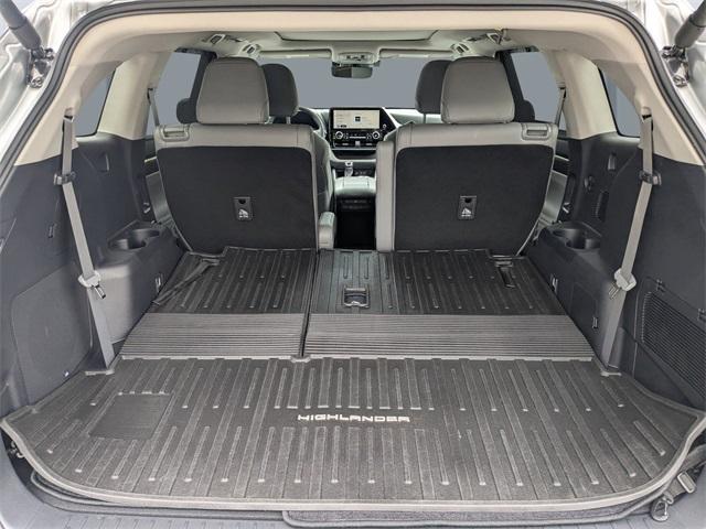 Photo of 2024 Celestial Silver Metallic Toyota Highlander