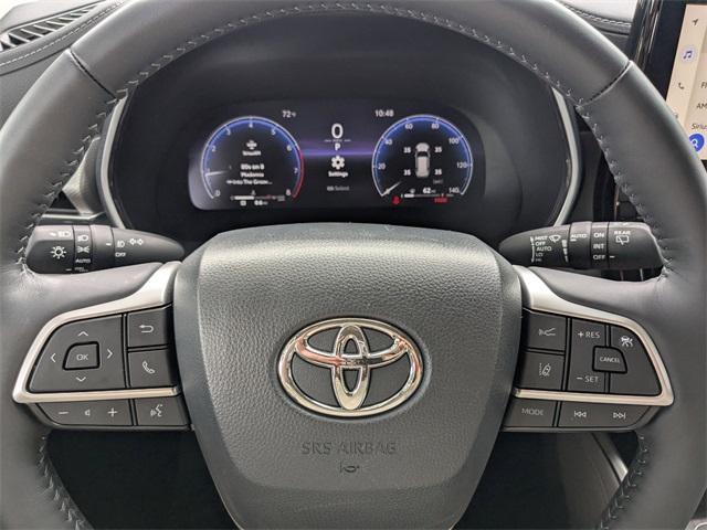 Photo of 2024 Celestial Silver Metallic Toyota Highlander