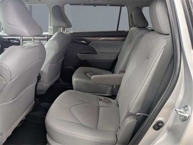 Photo of 2024 Celestial Silver Metallic Toyota Highlander