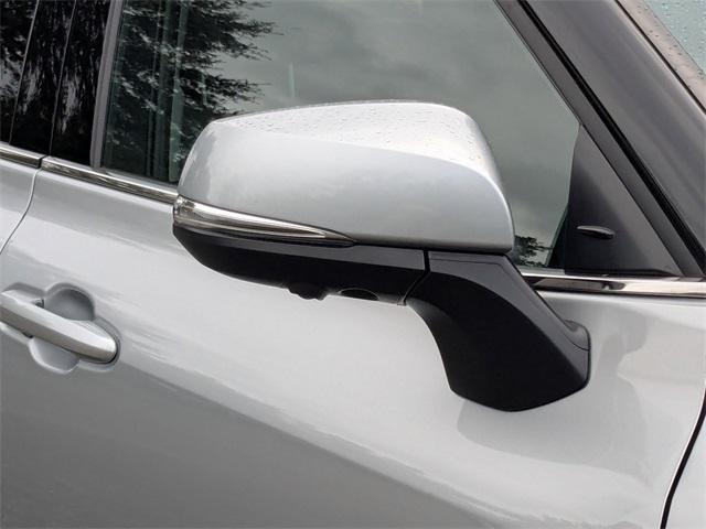 Photo of 2024 Celestial Silver Metallic Toyota Highlander