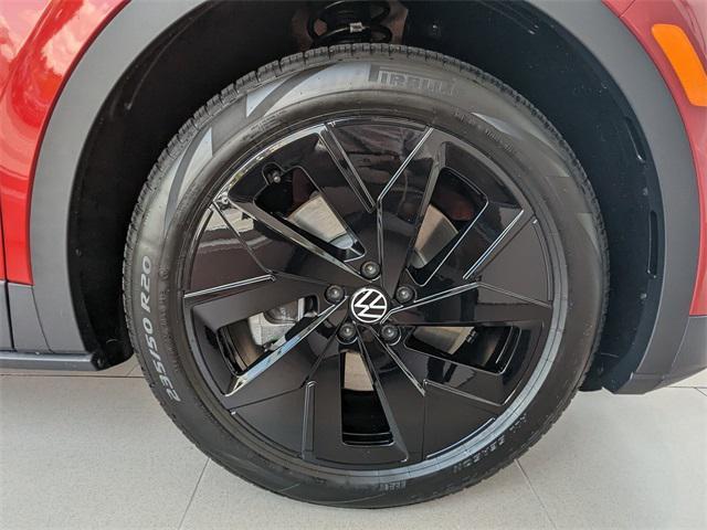 Photo of 2025 Aurora Red Metallic Volkswagen ID.4