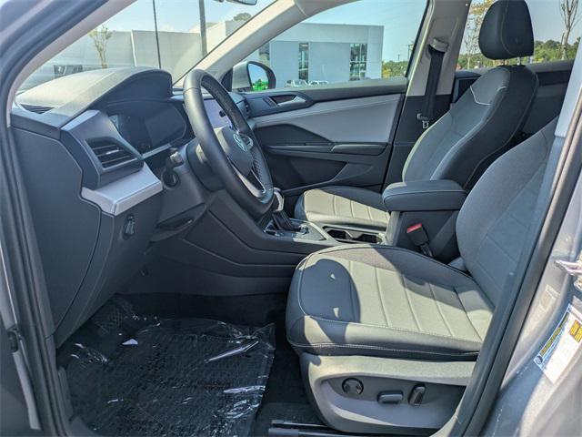 Photo of 2024 Pyrite Silver Metallic Volkswagen Taos