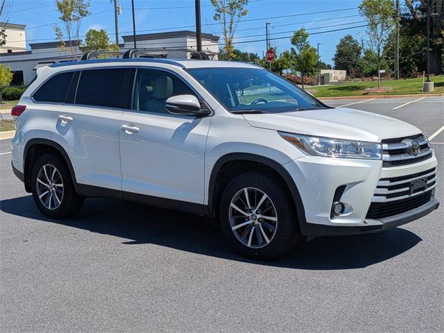 Photo of 2019 Blizzard Pearl Toyota Highlander