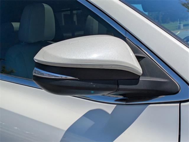 Photo of 2019 Blizzard Pearl Toyota Highlander