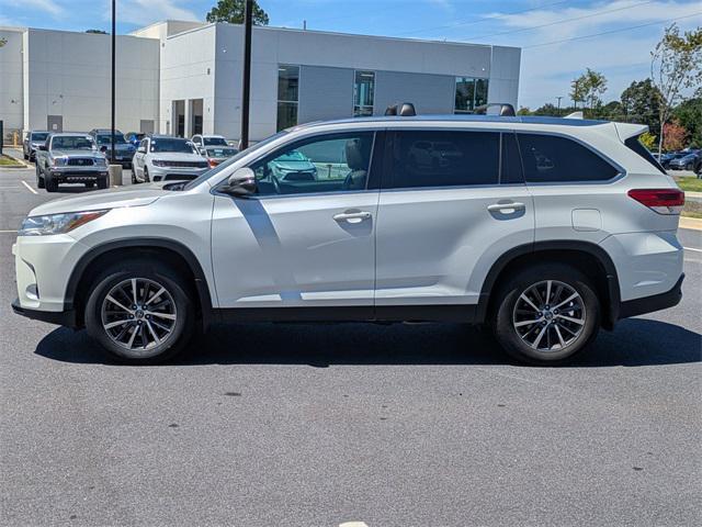 Photo of 2019 Blizzard Pearl Toyota Highlander