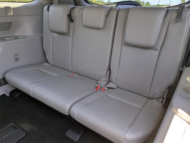 Photo of 2019 Blizzard Pearl Toyota Highlander