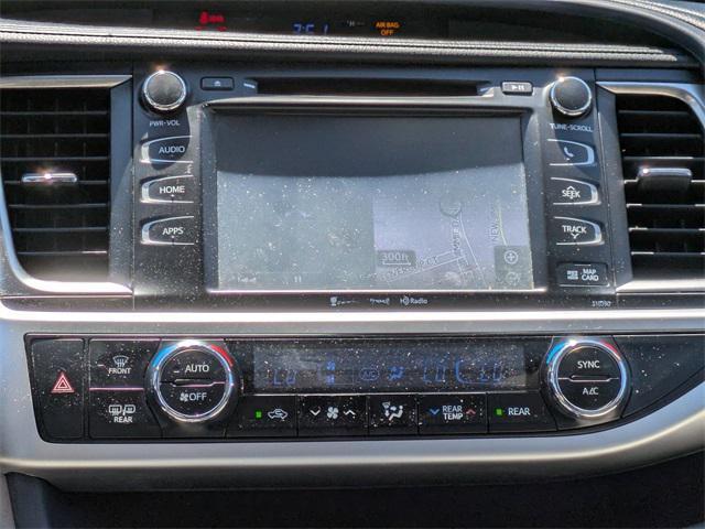 Photo of 2019 Blizzard Pearl Toyota Highlander