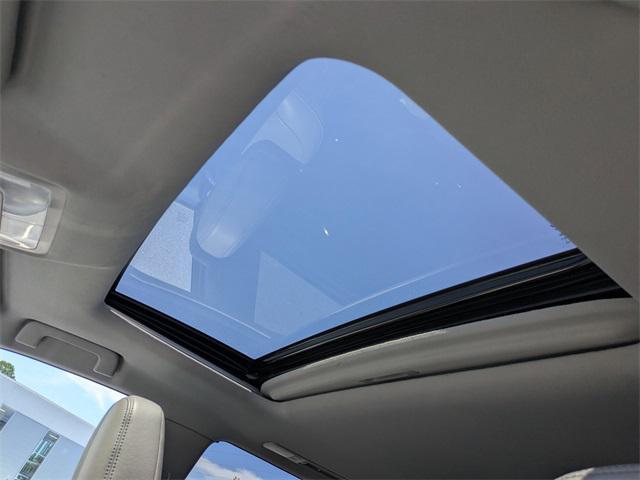 Photo of 2019 Blizzard Pearl Toyota Highlander