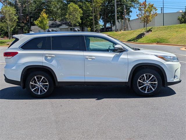 Photo of 2019 Blizzard Pearl Toyota Highlander