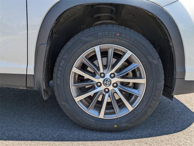 Photo of 2019 Blizzard Pearl Toyota Highlander