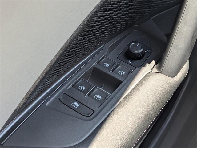 Photo of 2025 Deep Black Pearl Effect Volkswagen Tiguan