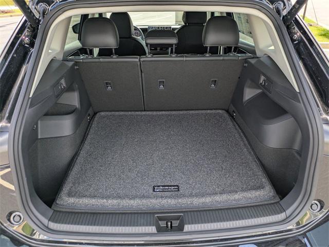 Photo of 2025 Deep Black Pearl Effect Volkswagen Tiguan