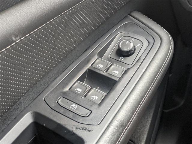 Photo of 2025 Silver Mist Metallic Volkswagen Atlas Cross Sport