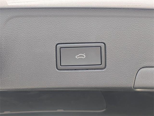 Photo of 2025 Silver Mist Metallic Volkswagen Atlas Cross Sport