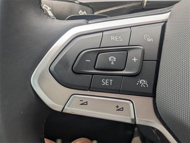 Photo of 2025 Silver Mist Metallic Volkswagen Atlas Cross Sport