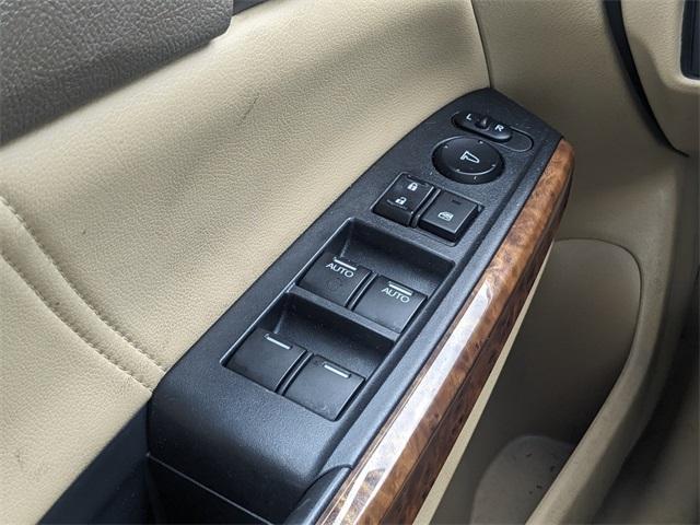 Photo of 2010 Crystal Black Pearl Honda Accord