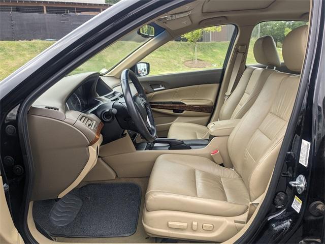 Photo of 2010 Crystal Black Pearl Honda Accord