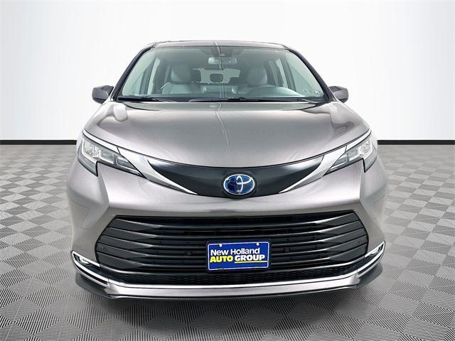 Photo of 2023 Predawn Gray Mica Toyota Sienna