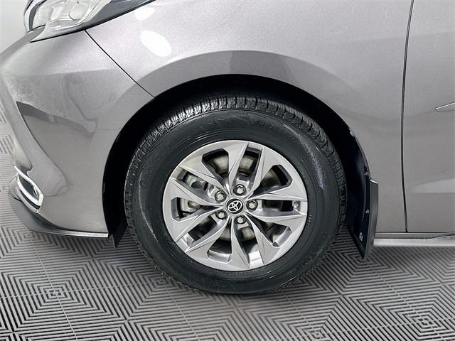Photo of 2023 Predawn Gray Mica Toyota Sienna