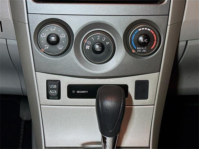 Photo of 2013 Classic Silver Metallic Toyota Corolla