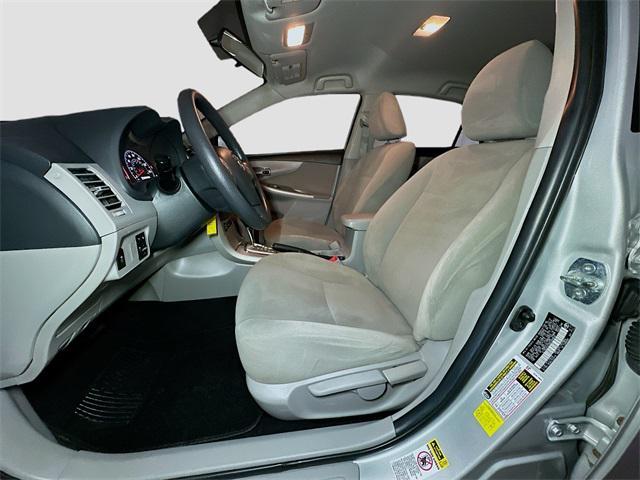 Photo of 2013 Classic Silver Metallic Toyota Corolla