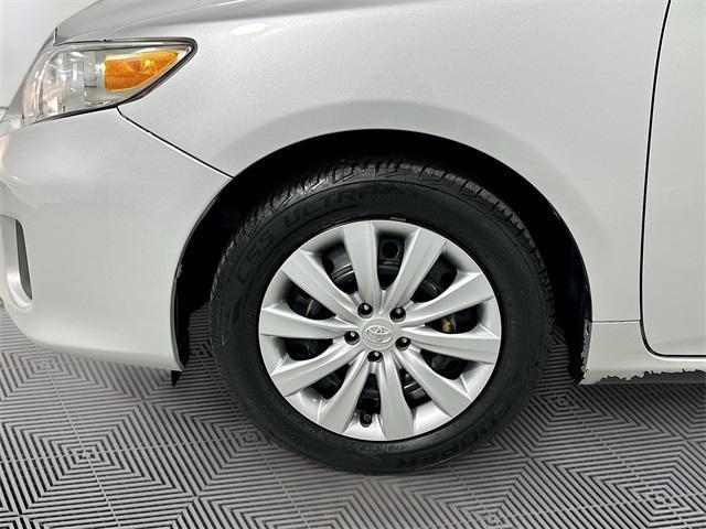 Photo of 2013 Classic Silver Metallic Toyota Corolla