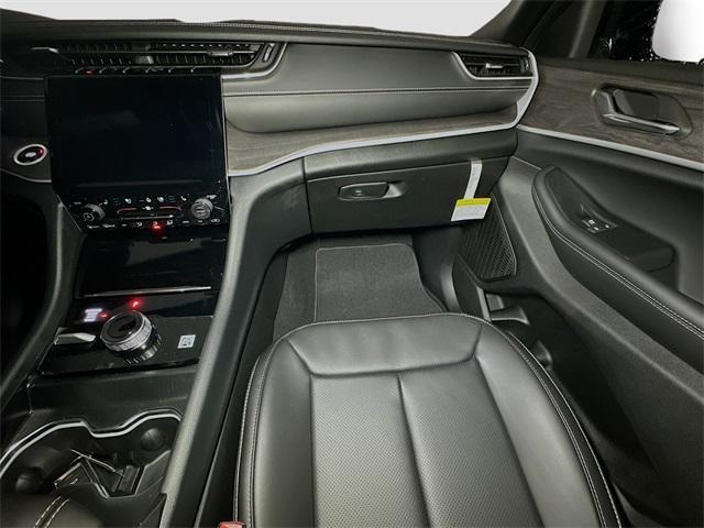 Photo of 2025 Velvet Red Pearlcoat Jeep Grand Cherokee