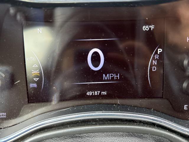 Photo of 2022 Bright White Clearcoat Jeep Grand Cherokee