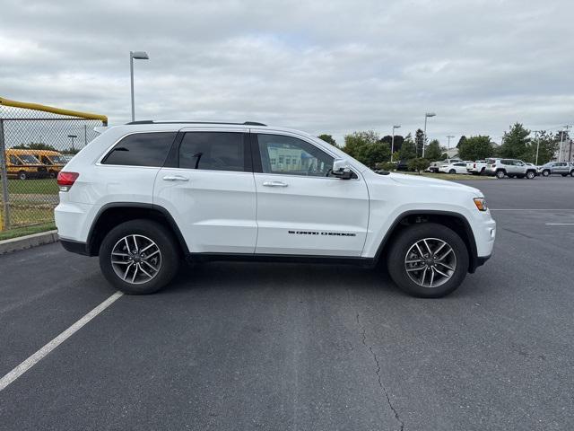 Photo of 2022 Bright White Clearcoat Jeep Grand Cherokee
