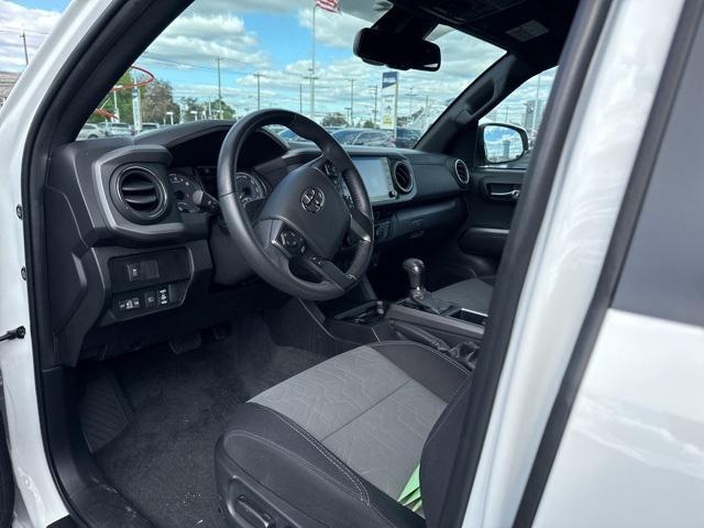 Photo of 2022 White Toyota Tacoma
