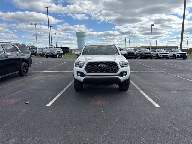 Photo of 2022 White Toyota Tacoma