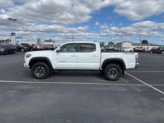 Photo of 2022 White Toyota Tacoma