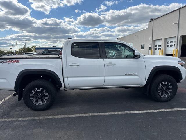 Photo of 2022 White Toyota Tacoma