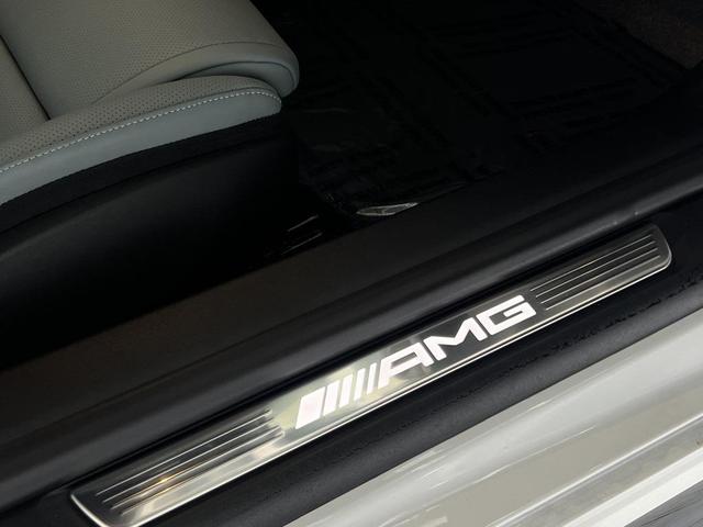 Photo of 2024 MANUFAKTUR Moonlight White Metallic Mercedes-Benz AMG GT 63