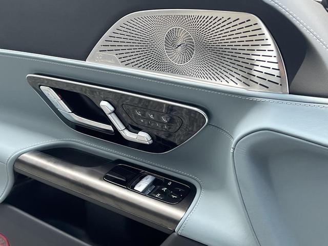Photo of 2024 MANUFAKTUR Moonlight White Metallic Mercedes-Benz AMG GT 63