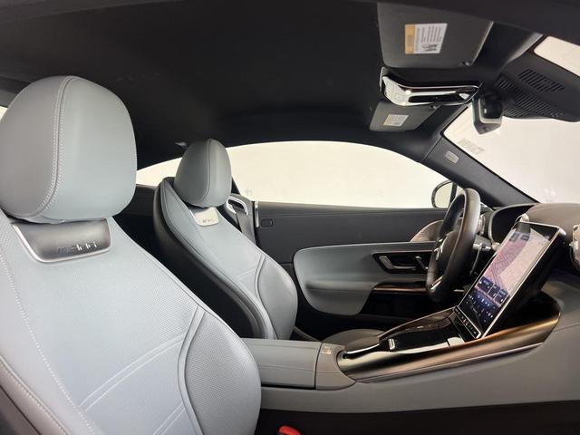 Photo of 2024 MANUFAKTUR Moonlight White Metallic Mercedes-Benz AMG GT 63